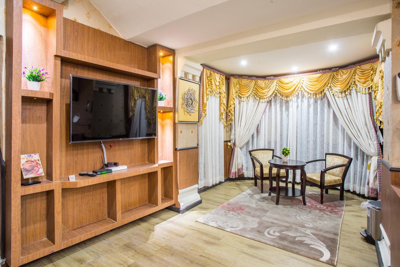 รอยัล เอ็มไพร์ บูทิก โฮเต็ล Hotel กาฐมาณฑุ ภายนอก รูปภาพ