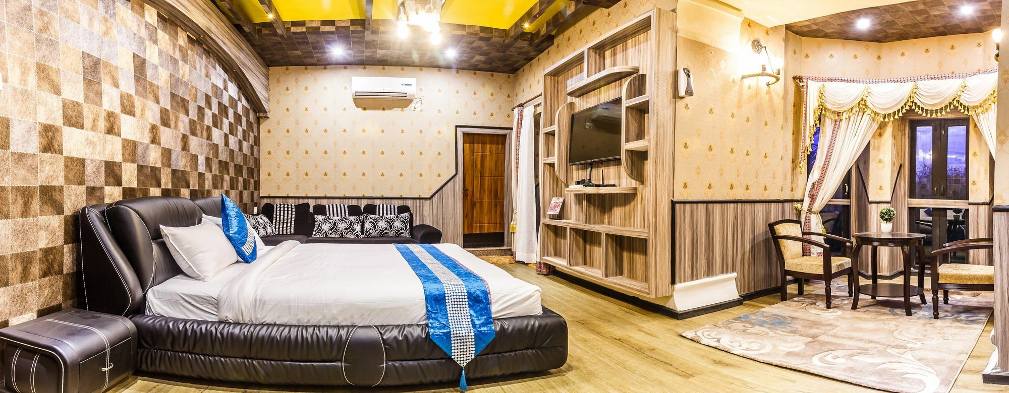 รอยัล เอ็มไพร์ บูทิก โฮเต็ล Hotel กาฐมาณฑุ ภายนอก รูปภาพ