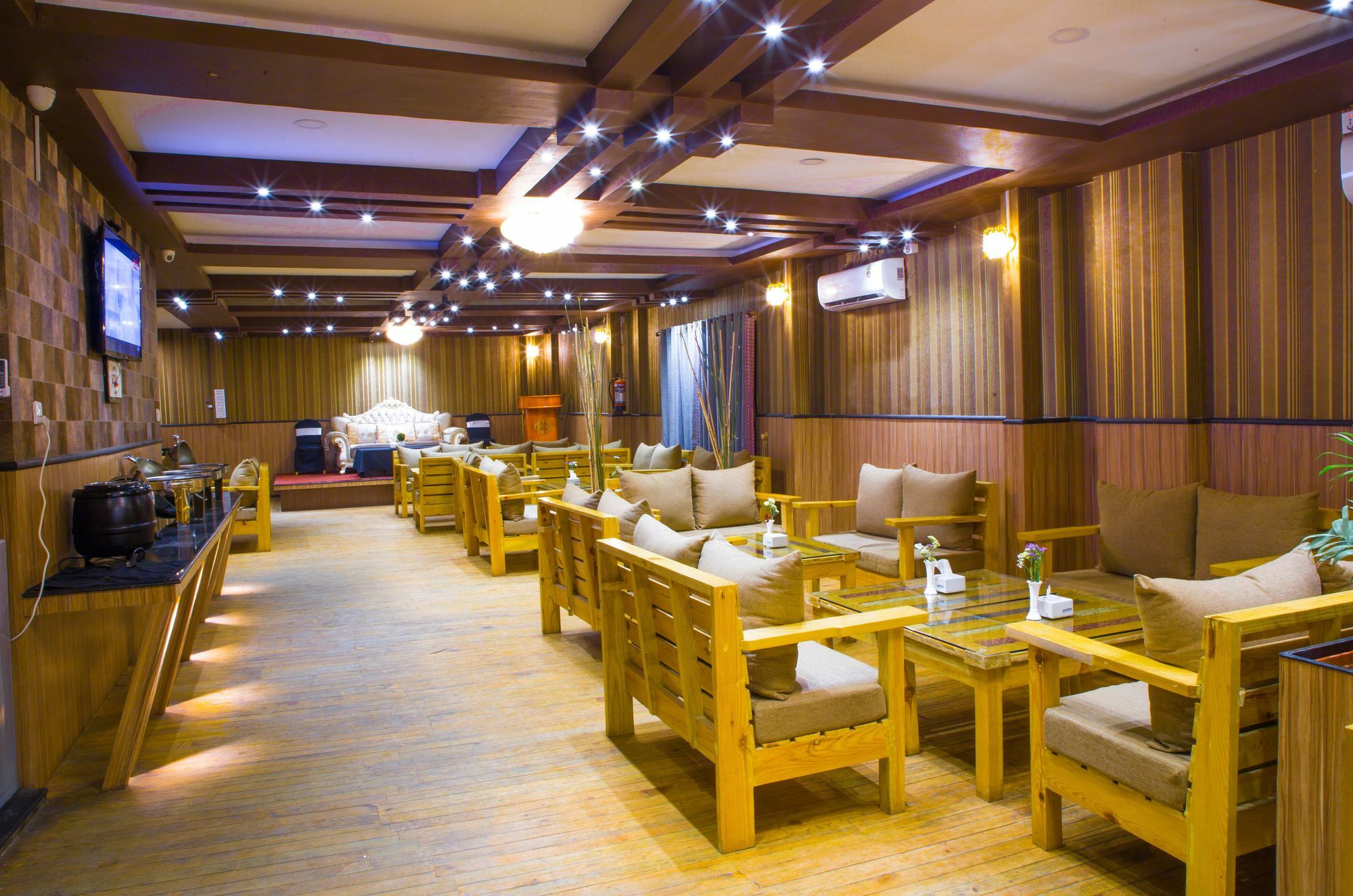 รอยัล เอ็มไพร์ บูทิก โฮเต็ล Hotel กาฐมาณฑุ ภายนอก รูปภาพ